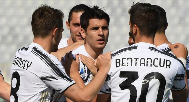  米兰双雄争夺德甲锋霸进入倒计时  