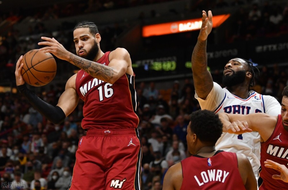  恩比德统治内线76人客场力克热火豪取五连胜