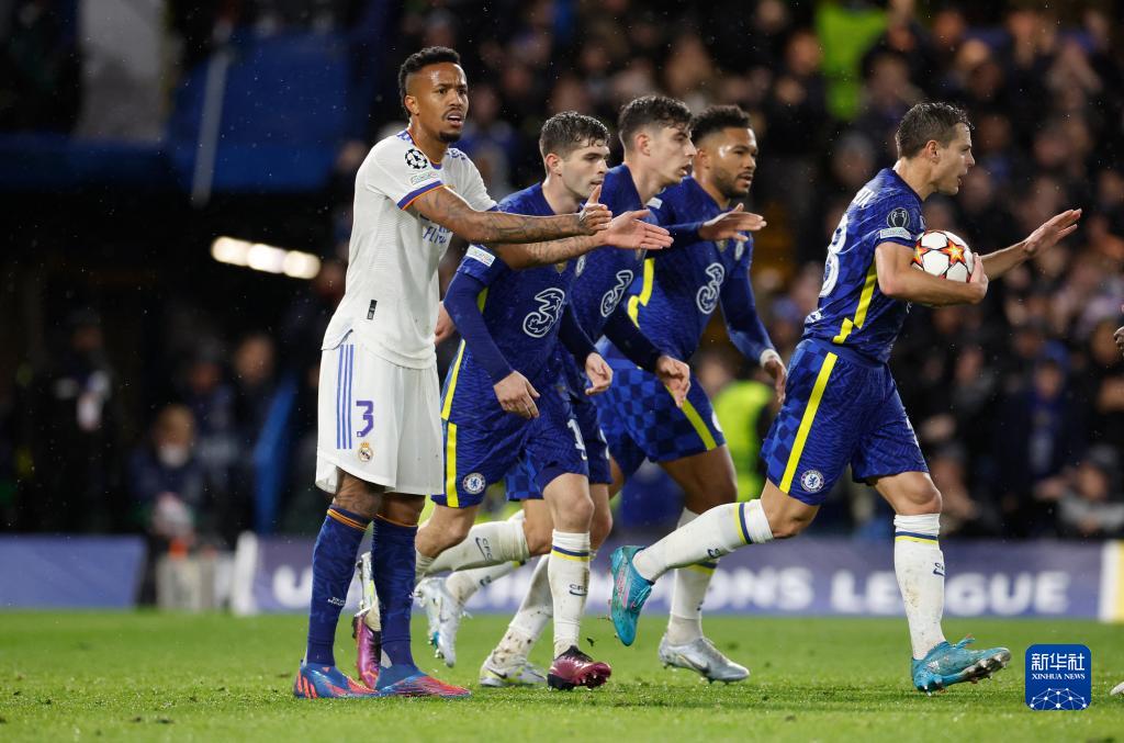  鲍恩帽子戏法，西汉姆联大胜狼队跻身欧战区  